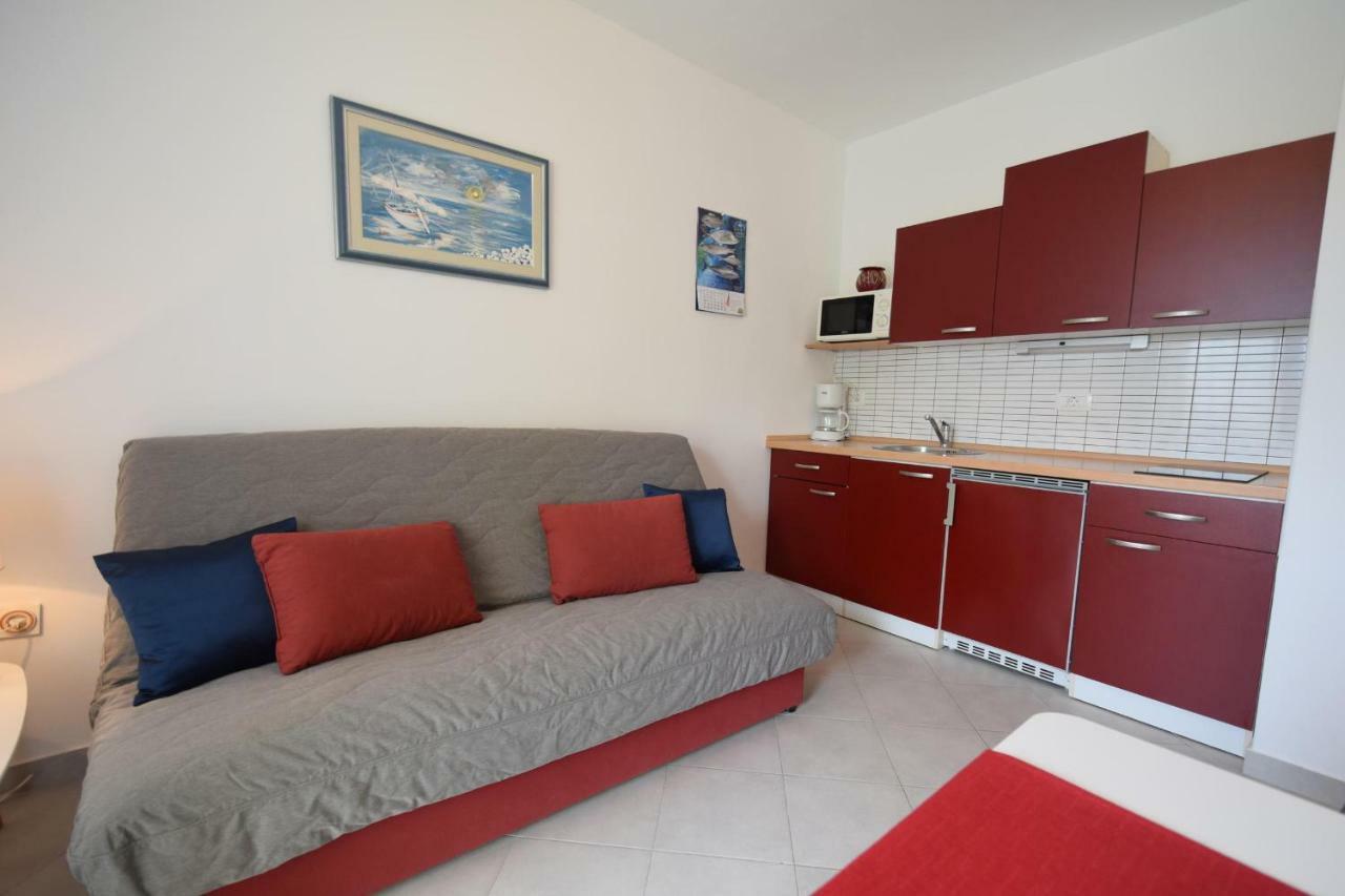 Apartments Andrea Malinska Bagian luar foto
