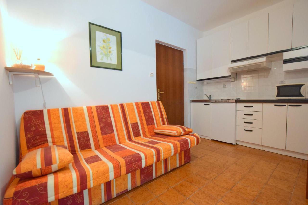 Apartments Andrea Malinska Bagian luar foto