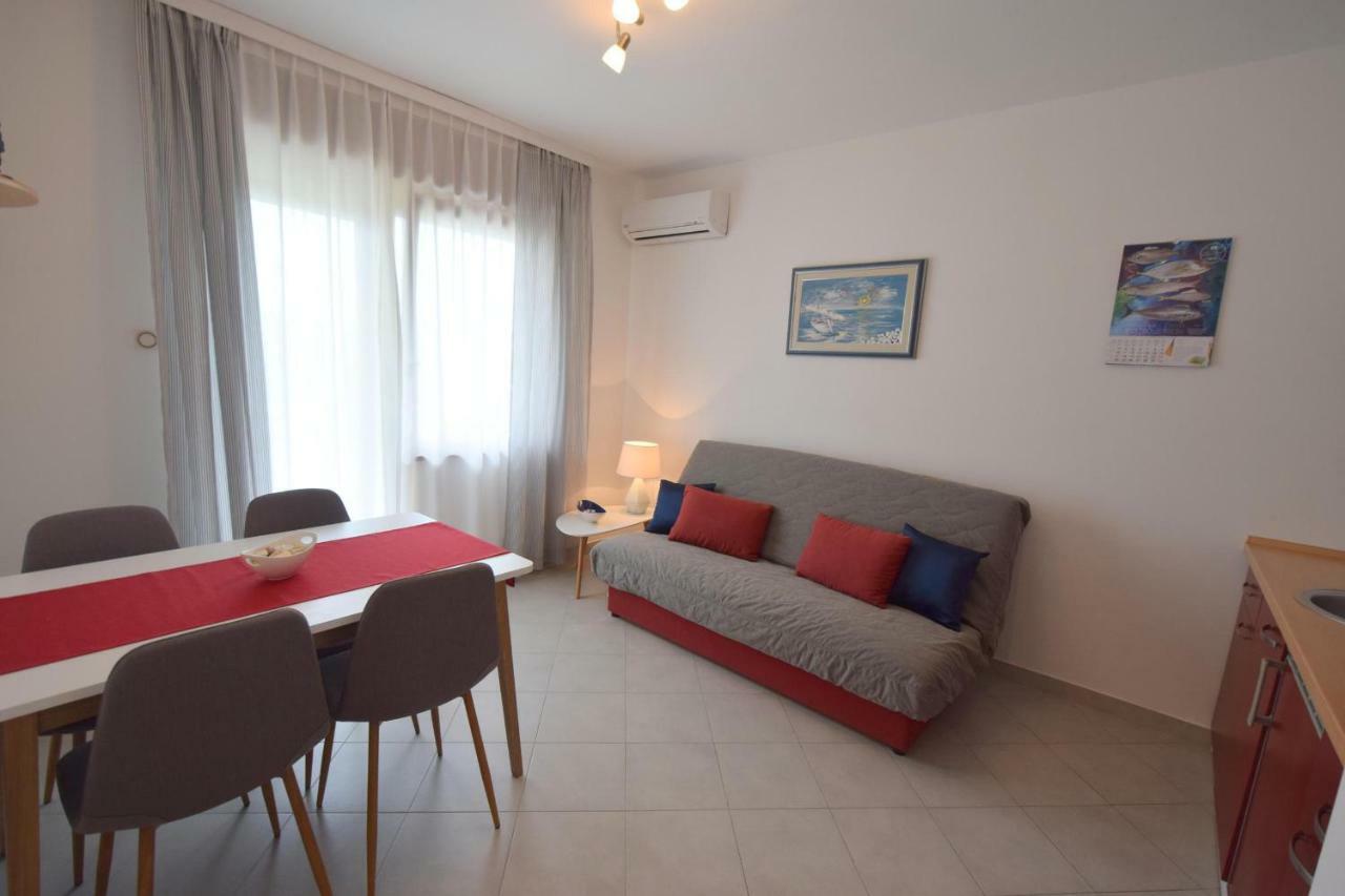 Apartments Andrea Malinska Bagian luar foto