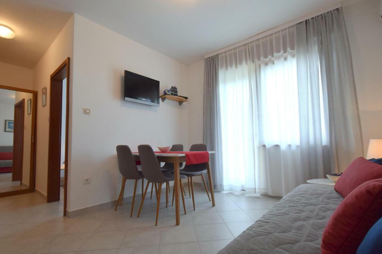 Apartments Andrea Malinska Bagian luar foto