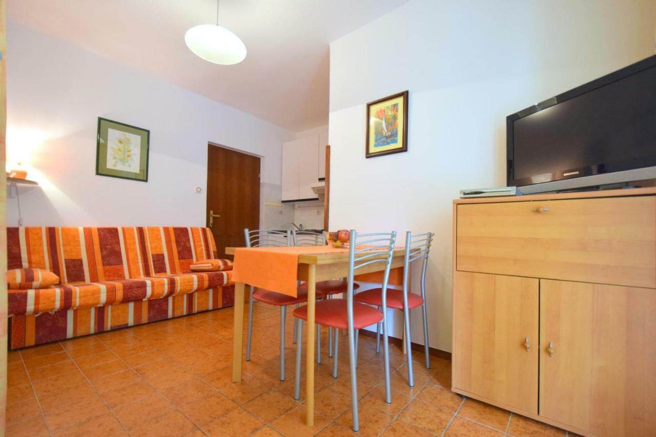 Apartments Andrea Malinska Bagian luar foto