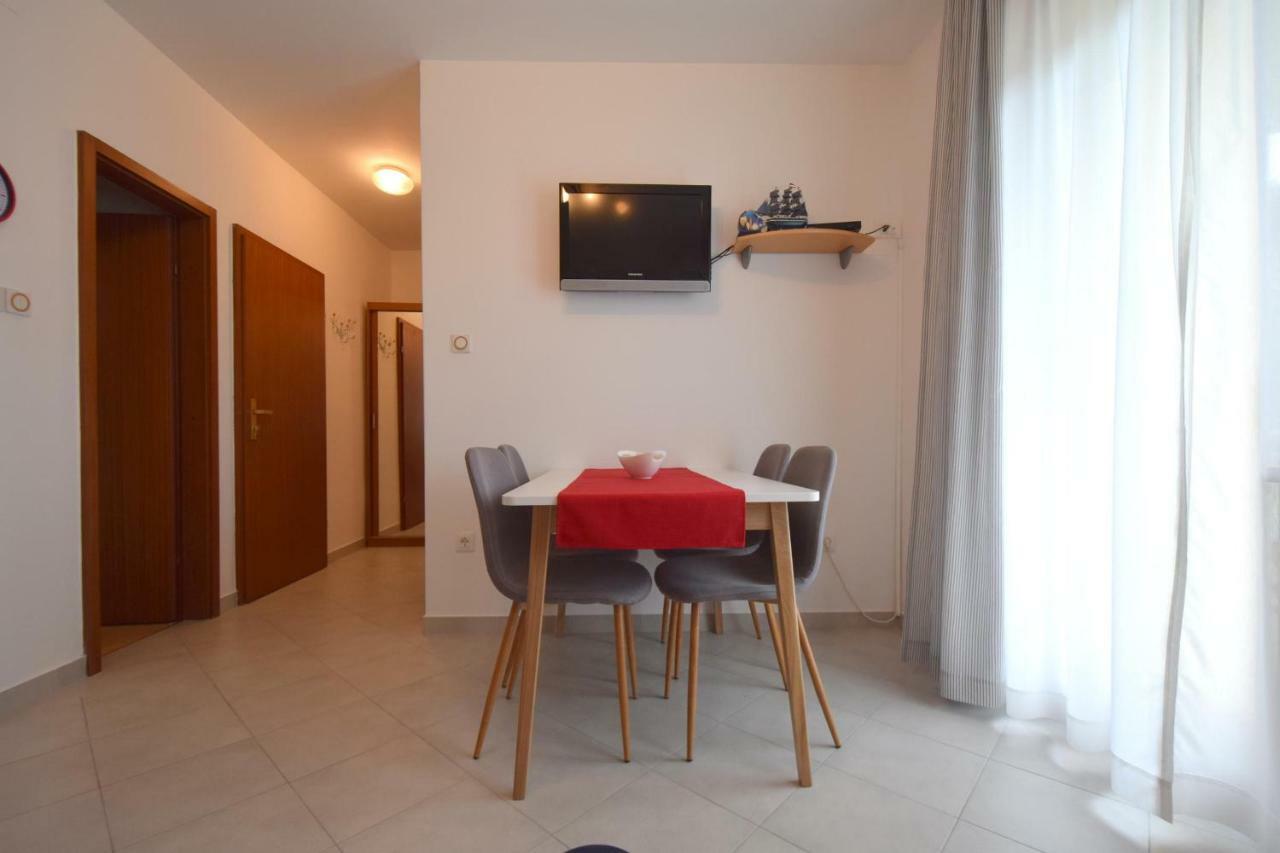 Apartments Andrea Malinska Bagian luar foto