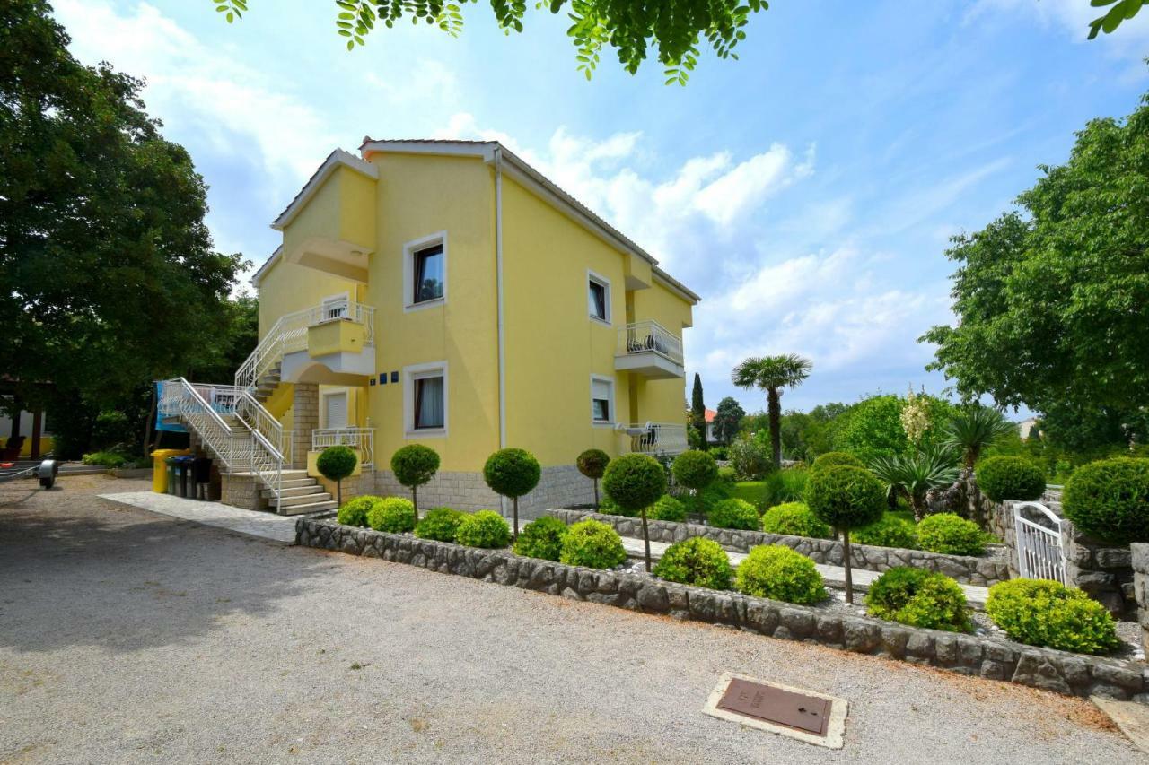 Apartments Andrea Malinska Bagian luar foto
